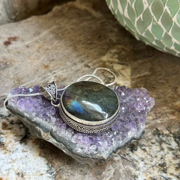 Silver Round Labradorite Stone Necklace - Picture 7 of 9
